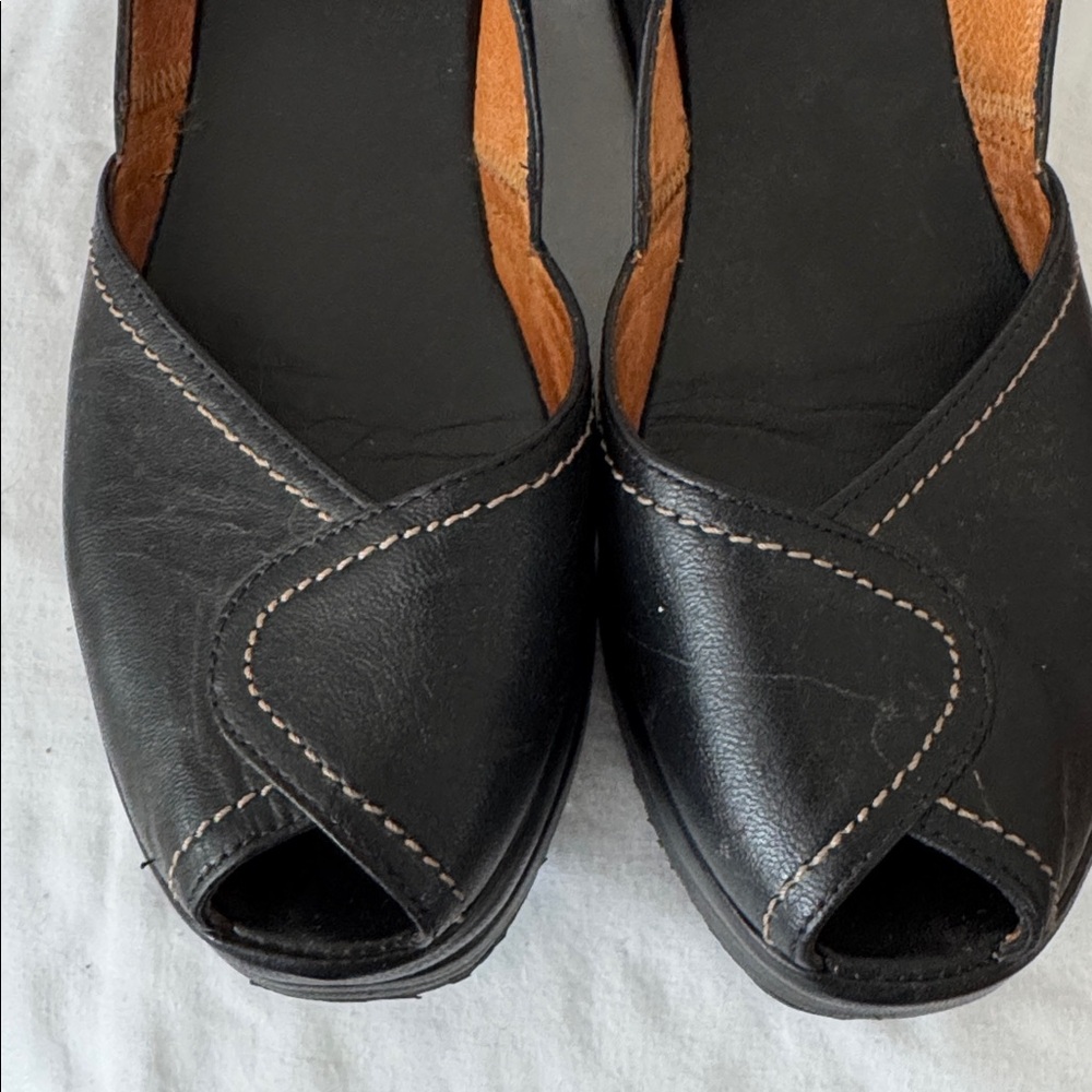 RE-MIX Black Women's Slingback Wedges
Size 9 - Picture 6 of 7